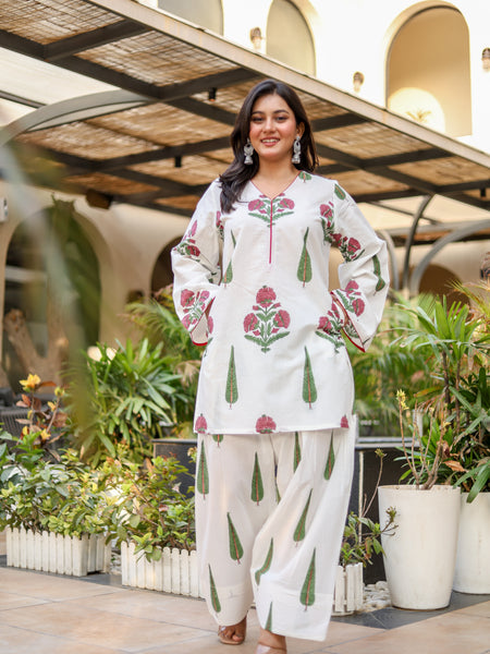 Juhi Farshi Set