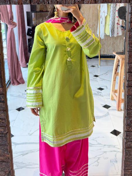 Mona Farshi Set